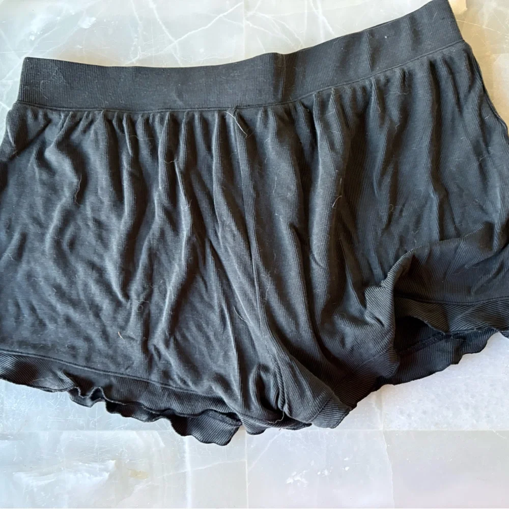 Marine Layer Ruffle Shorts - Picture 5 of 6